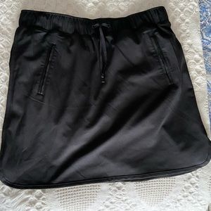 Womens black skort, with pockets and drawstring